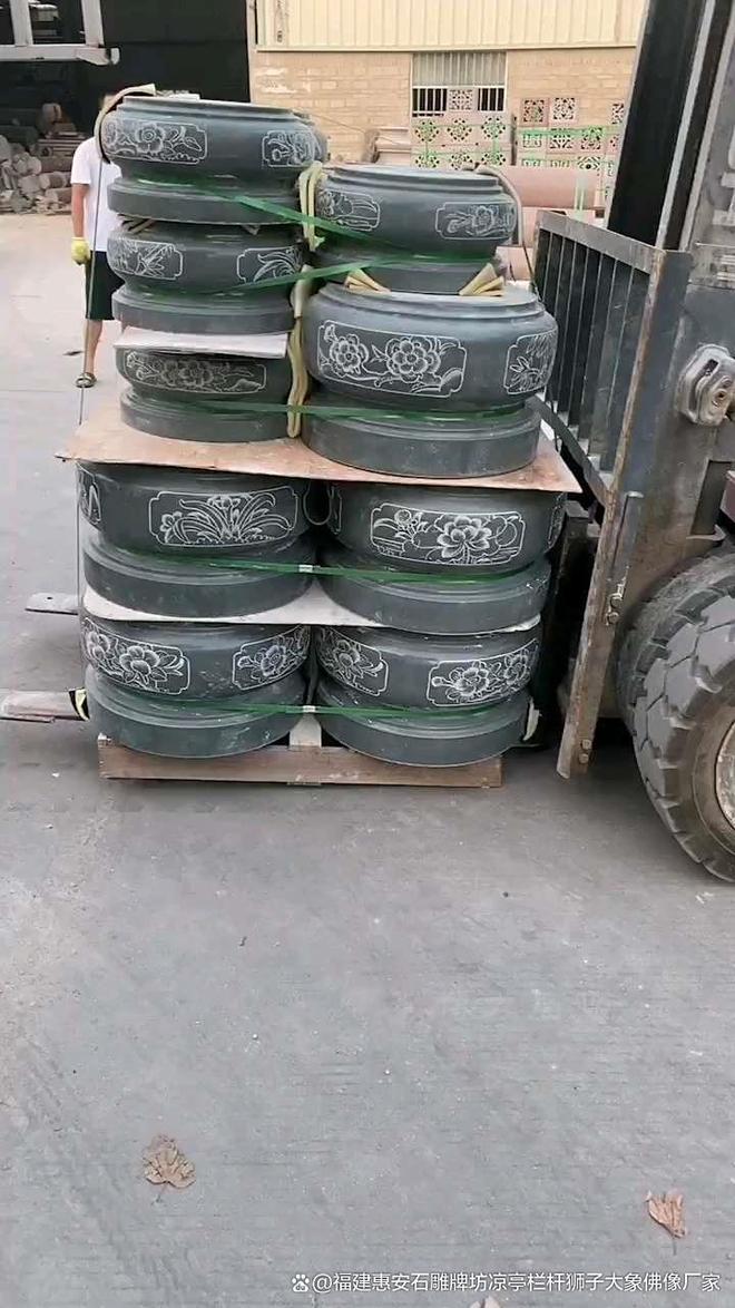 石雕柱墩雕刻中的手工